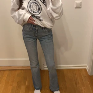 Midrise jeans  - Jättesnygga midrise jeans köpta på Zalando, använda fåtal gånger. Jag är 163