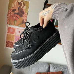 CREEPERS  - Alltså så coola men kommer inte till användning 😭så ett par av alla mina godingar får någon annan rocka!!🖤❤️‍🔥