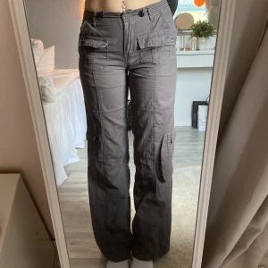 Cargobyxor - Snygga cargobyxor från Brandy Melville! 💗 använda fåtal gånger men i toppenskick 💕 det är one size men passar XS/S!