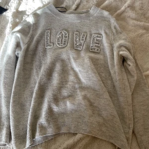Tröja - Mysigaste tröjan och är i bra skick säljs pga flytt☺️ Passar M & S