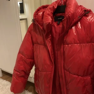 Vinter jacka - Säljer denna super coola jacka. Endast testad så i topp skick. Den är super varm och skön. ❤️