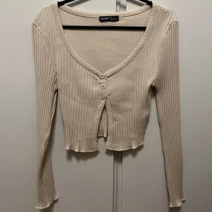 Beige topp - Beige topp från Shein. Storlek 36.
