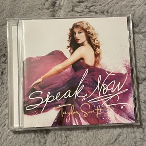 Speak now cd - Orginalverisionen av taylor swifts album Speak now på cd.  Helt ny, säljer då jag rensar i min samling 😊ny kostar 79kr