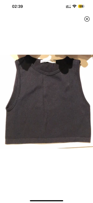 Pull & Bear Ribbed Muscle Crop Top Linne XS S - Tagged XS/S. Polyamide ribbed crop top. Very stretchy. Ribbed, opaque fabric. Excellent gently used condition. No holes, tears, rips, stains, snags, fading, shrinkage. Smoke/pet free storage space. Will gladly take pics or measurements.