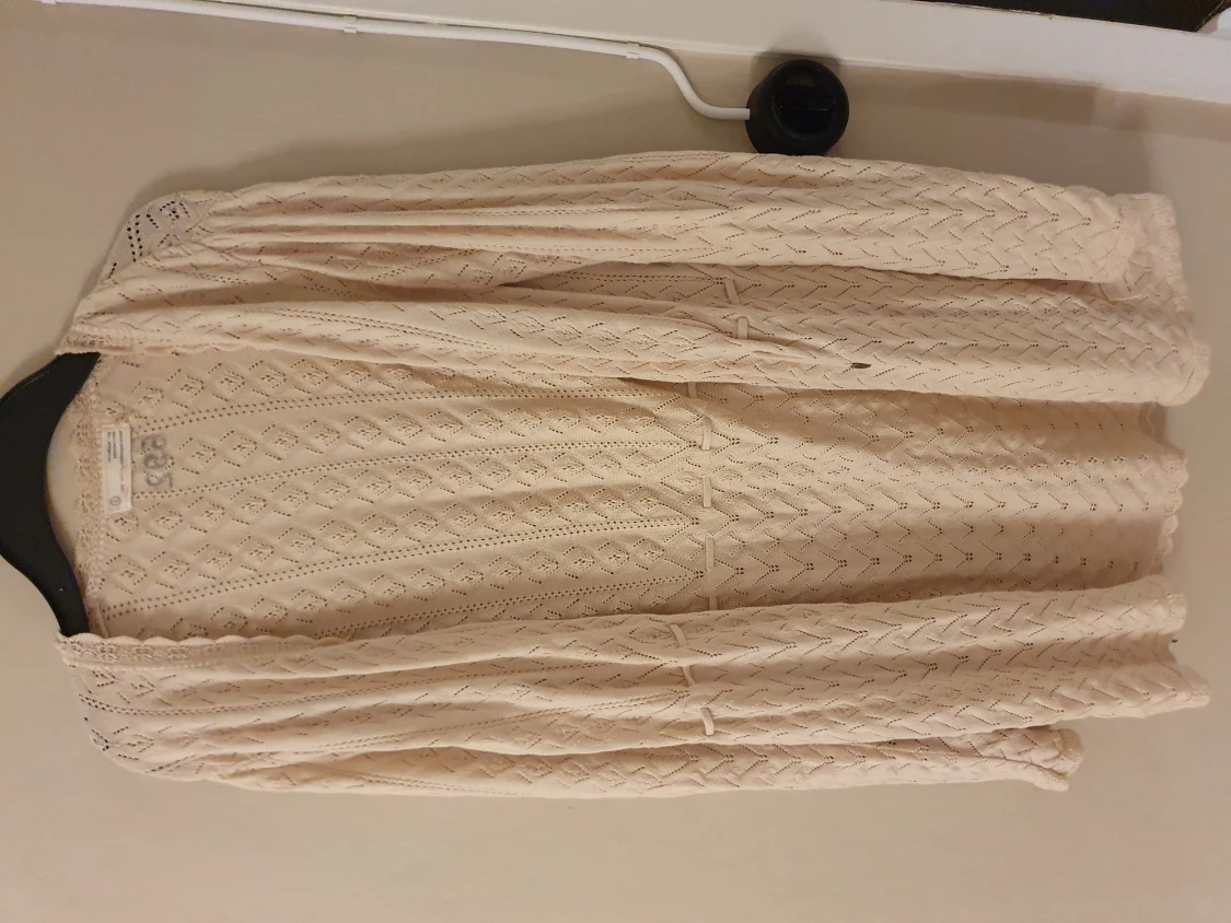 Odd Molly kofta, tunn i en beige färg.