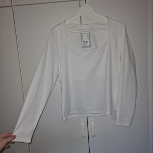 Tröja - Super fin, helt ny. Köpt utomlands🦋