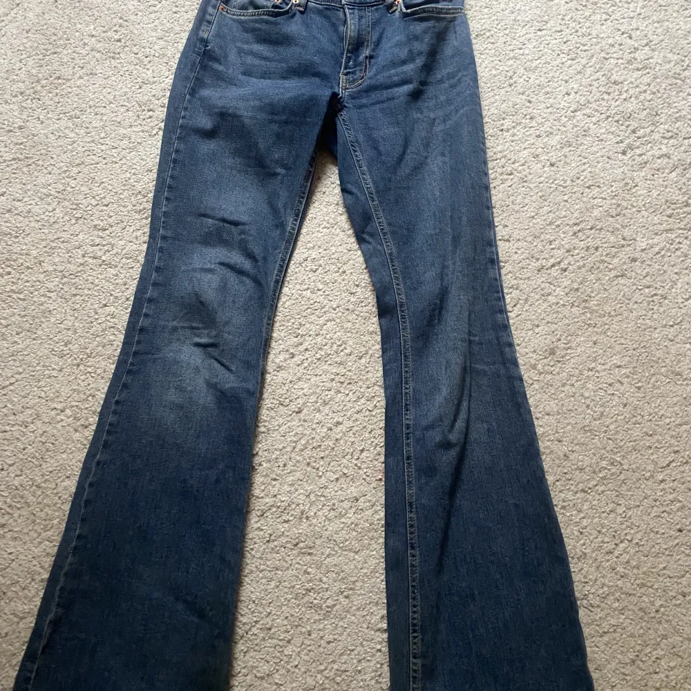 köpta förra året, endast använda två gånger💘 i storlek 36. Jeans & Byxor.