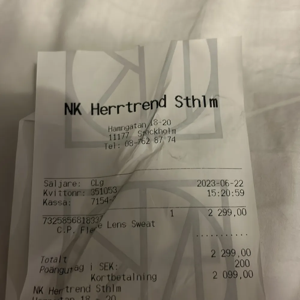 Köpt i somras, skick 8/10. Nypris 2299kr. Äkta. Hör av för mer info. Pris diskutert bart.. Neuletakit & Villapaidat.