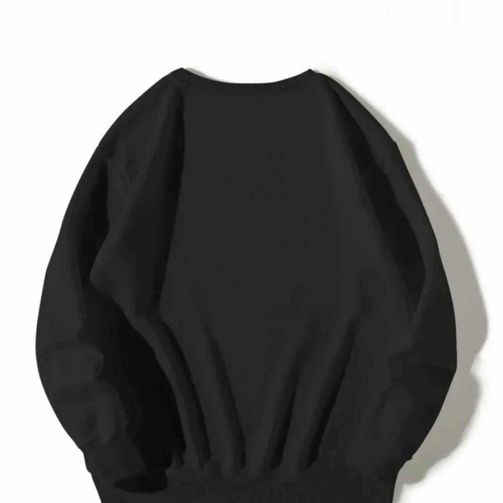 Skön oversized hoodie som är svart med blå text. Kunde inte hitta bilden på hur den ser ut på hemsidan men hittade dem i en annan färg.frakt ingår inte. Hoodies.