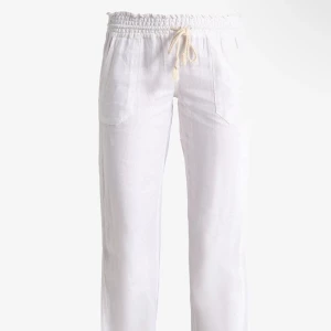 Linnebyxor  - Säljer mina linnebyxor som är identiska med dom från Roxy då dom inte passar mig. Köpta för 320kr och nästan aldrig använda. Storlek S/M  Egna bilder kan fås vid intresse men dom är absout nyskick! 