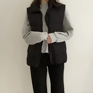 Väst - Supermysig väst. Endast använd några gånger.