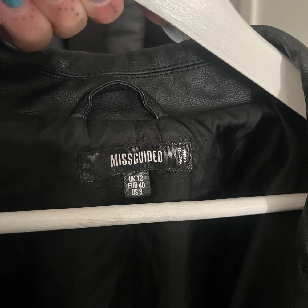 Skinnjacka från missguided. Använd sparsamt och i fint skick. Köparen står för frakt . Jackor.