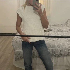 Tröja - Säljer denna stickade tröjan från Zara i Xs🫶