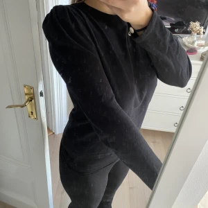 Långärmad med puffärm - Så söt tröja från zara med puffaxlar!😍😍superbra skick