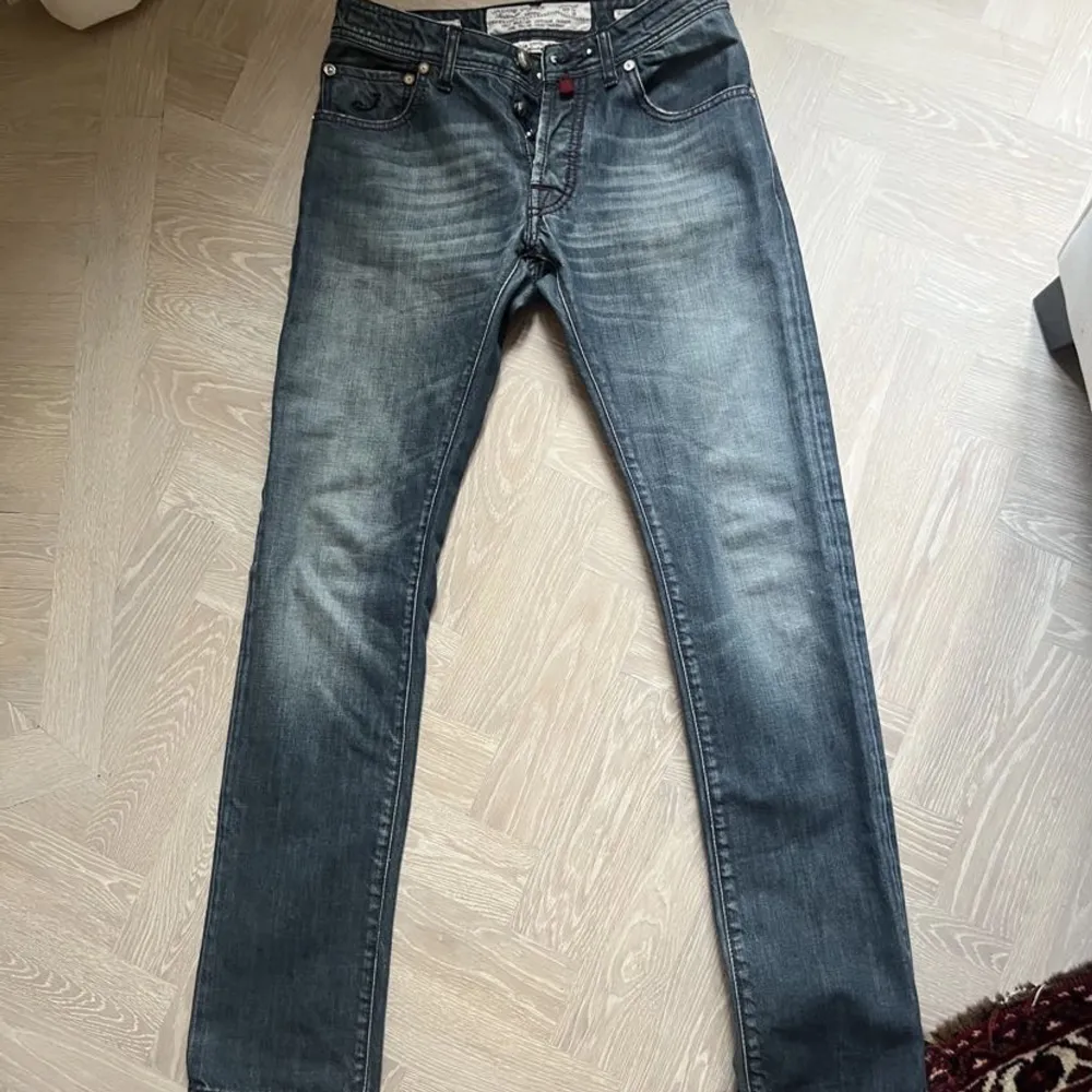 Skit feta Jacob Cohen jeans i storlek 30.  Nypris 5599 mitt pris 1399. Modellen är 622 alltås slim fit. Sällsynta och är i mycket bra skick. Passar i längd mellan 183 och 188 skulle jag säga. Bara att höra av sig vid frågor eller bilder!. Jeans & Byxor.