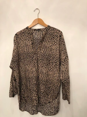 Blus - I mycket bra skick 