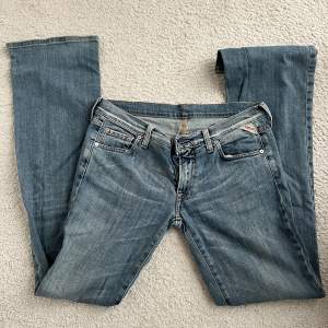 Lågmidjade replay jeans, strl W.30 L.34, fint skick. Ganska små i strl