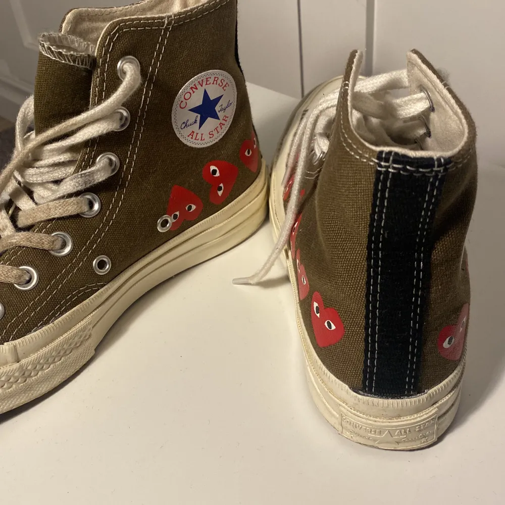 Comme des Garcons PLAY chuck Taylor 70’s high converse i snygg grön färg. Sparsamt använda. Stl 35.. Skor.