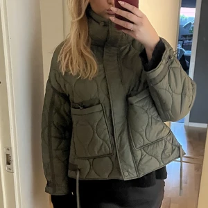 Grön jacka zara - I fint skick❤️