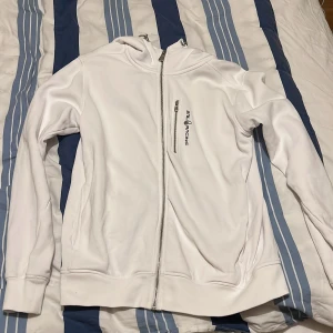 Sail racing hoddie - Mycket bra skick sail racing hoddie, kommer ej till andvändning därför den säljs.