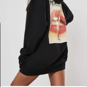 Sökes - Söker en Playboy hoddie storlek S/M Skicka om du har för ett bra pris