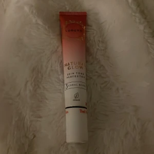 Oöppnade lumene blush - Säljer denna blush då ja råka köpa 2, älskar denna blush då ddn har en krämig och fin konsistens och färg.