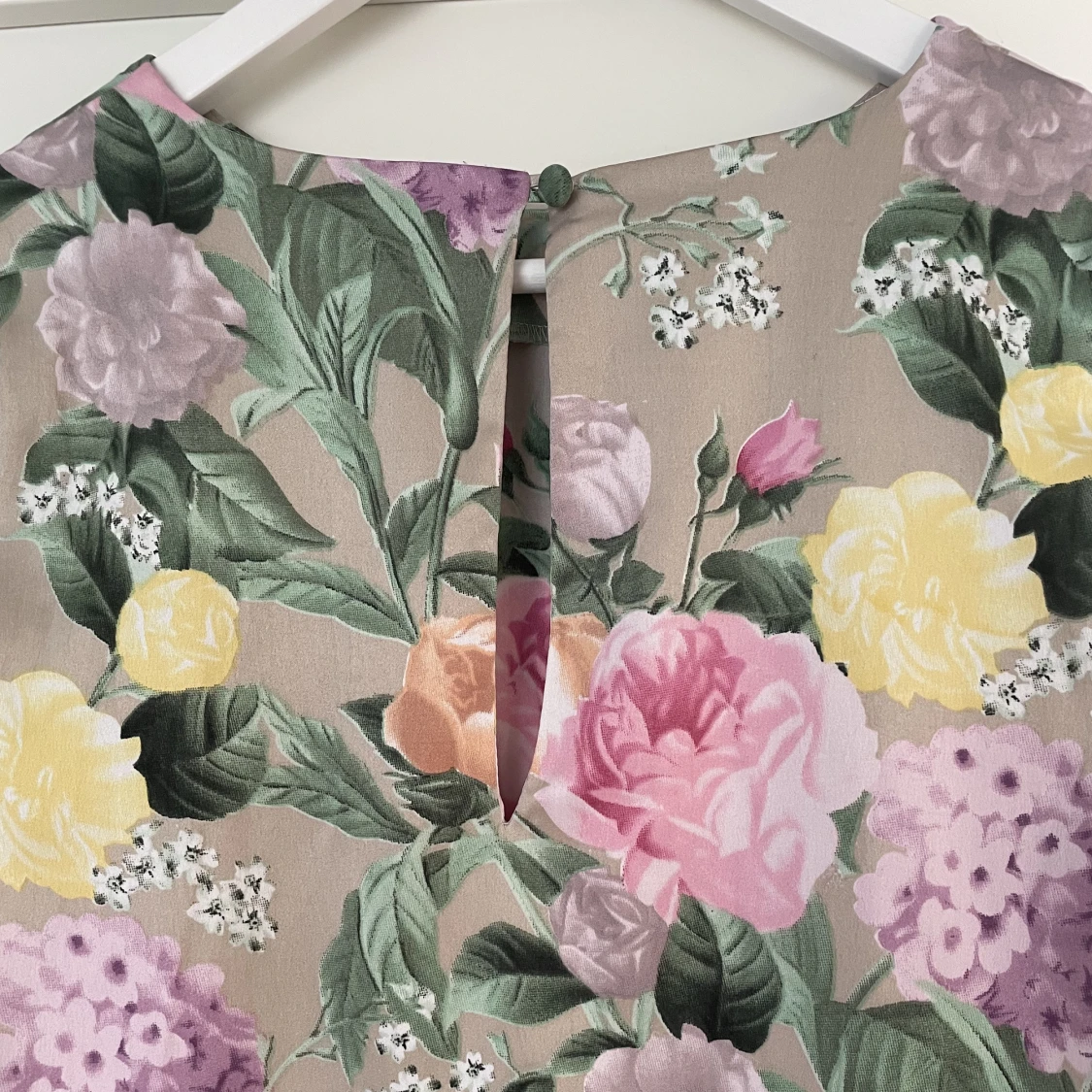 Blommig klänning  - 90