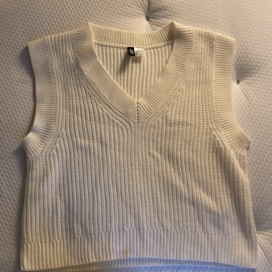 Stickad väst/ tröja  - 90