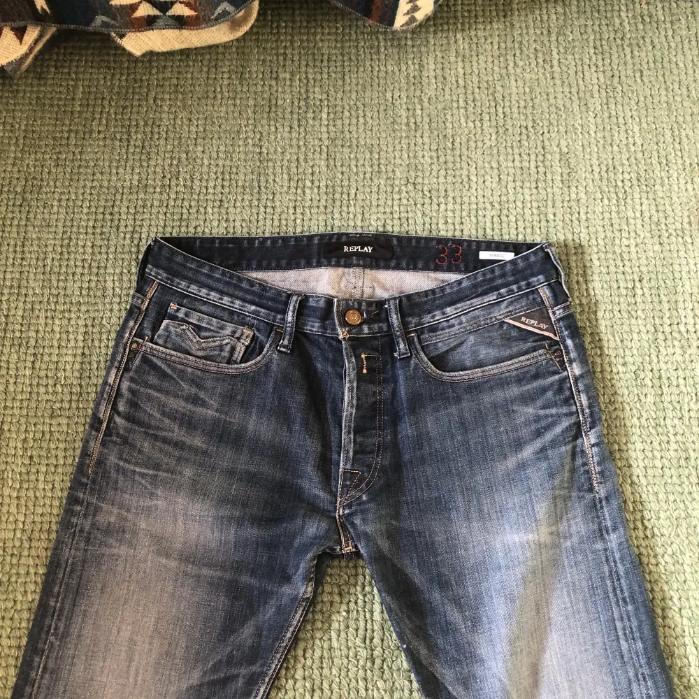 Riktigt snygga Replay jeans med bra kvalite och sparsamt använda, skriv om du har funderingar, priset är ej hugget i sten 💸. Jeans & Byxor.
