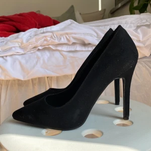 Klackskor  - Helt nya aldrig använda klackskor från Nelly.