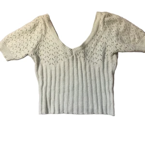 Ljusgrön stickad topp!☘️ - Färgen är mer grön i verkligheten!💐