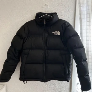 The North Face jacka - Säljer nu min north face jacka i storlek XS, endast använd under förra vintern. Inga skador!