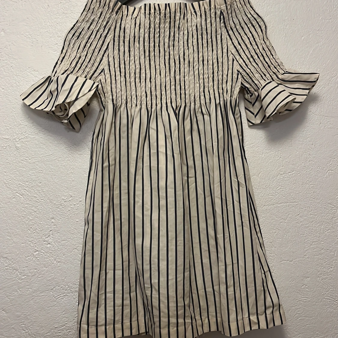 Off shoulder klänning  - 90