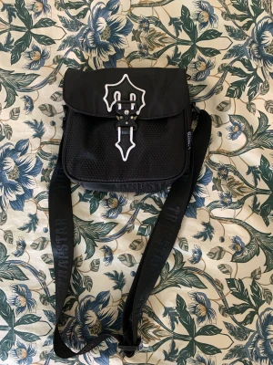 Trapstar väska - Helt ny väska säljer väldigt billigt möts upp i Malmö eller fraktar 