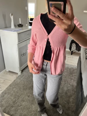 Zara kofta - Jättesöt kofta / topp från Zara! Storlek L men jag som i vanliga fall har S kan ha den utan problem!! 