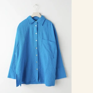 Skjorta från Gina Tricot - Säljer denna slutaålda skjorta från Gina tricot Aldrig använd🩷