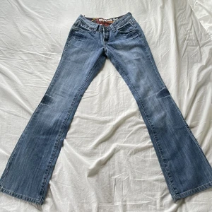 lågmidjade jeans - använd köp nu! för små, går inte att få bild på 💋 midja:70 innerben:80,5 