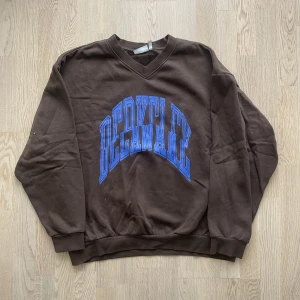 Weekday sweater - Weekday. M oversized (sitter som en L/XL). Säljer pga använder ej. 