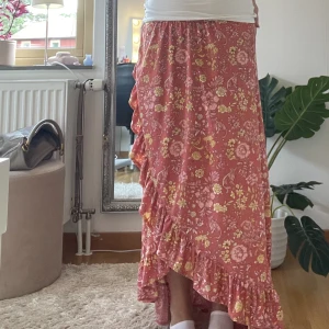 Maxikjol - Somrig o fin som man kan använda som kjol och känning💗💗 okej att använda köp nu!