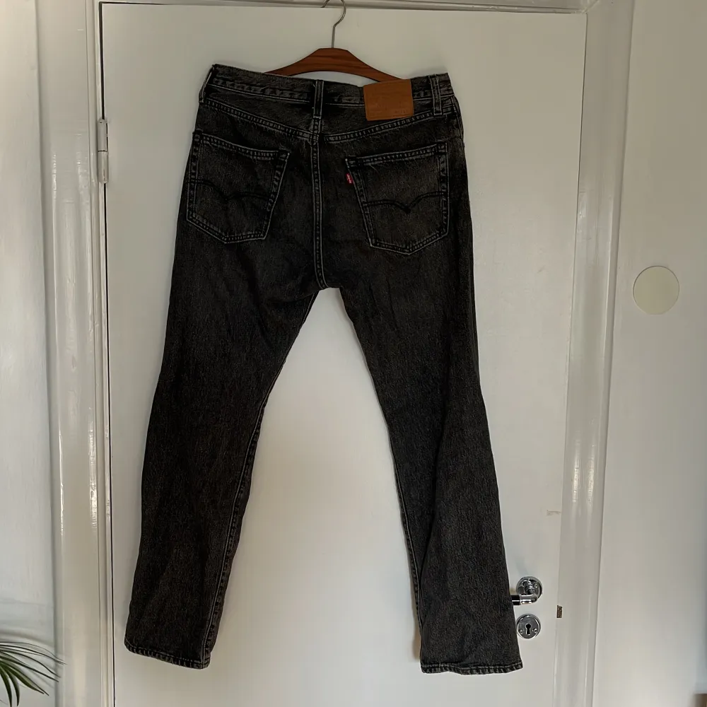 Levis jeans i storlek 31/32 med fint skick. Dm för info.. Jeans & Byxor.