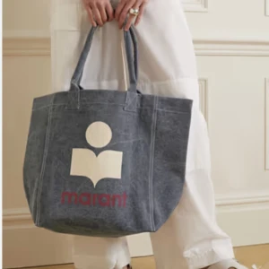 Isabel marant toute bag  - Säljer min as snygga isabel marant toute bag som ej kommer till användning. Har använt cirka tre gånger och har inga defekter eller liknande, gott som ny! Säljer för 1000kr + frakt!