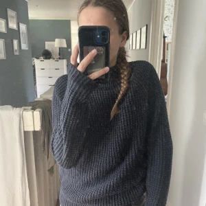 Stickad tröja  - Snygg stickad tröja som jag hittat secondhand!