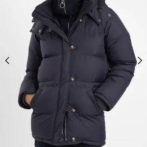 Bytes eller säljes blå boomerang - Vill byta min boomerang jacka i strl xxs önskar att byta till en s. Annars kan jag även sälja den. Kom med bud💗 Lånad bild från nätet. Skickar bilder vid intresse. Den är i mycket fint skick. Inga repor eller sminkfläckar.