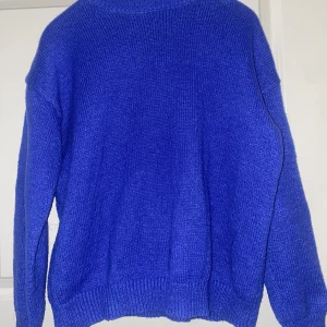 Stickad tröja - säljer min blåa stickade tröja från shein, kommer inte till användning längre, bra skick💙