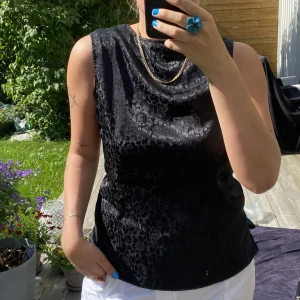 Linne  - Linne i skönt material och fint mönster! 