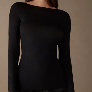 Intimissimi tröja  - Säljer då den är för stor för mig och inte kommer till användning. M/l 