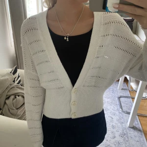 Stickad kofta - Superfin stickad kofta från Lindex som tyvärr inte kommer till användning längre🌸Bra skick! Frakt tillkommer