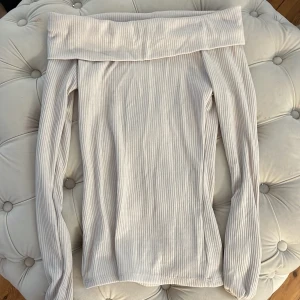 Topp gina - Topp gina, för liten på mig. Frakt tillkommer