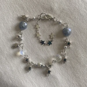 armband - Gulligt handgjort armband. Skriv för frågor. Tryck inte på ”köp nu” direkt. Skriv till mig istället :D