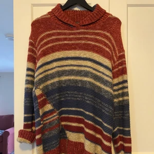 Stickad kofta - Köpte den second hand men har själv aldrig använt den :)